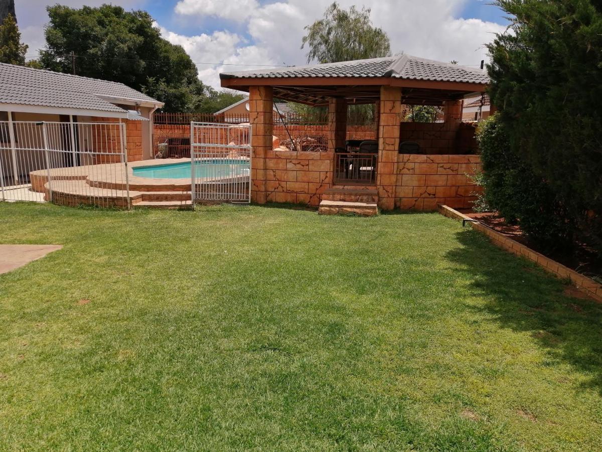 Midway Overnight Rooms Kimberley Esterno foto
