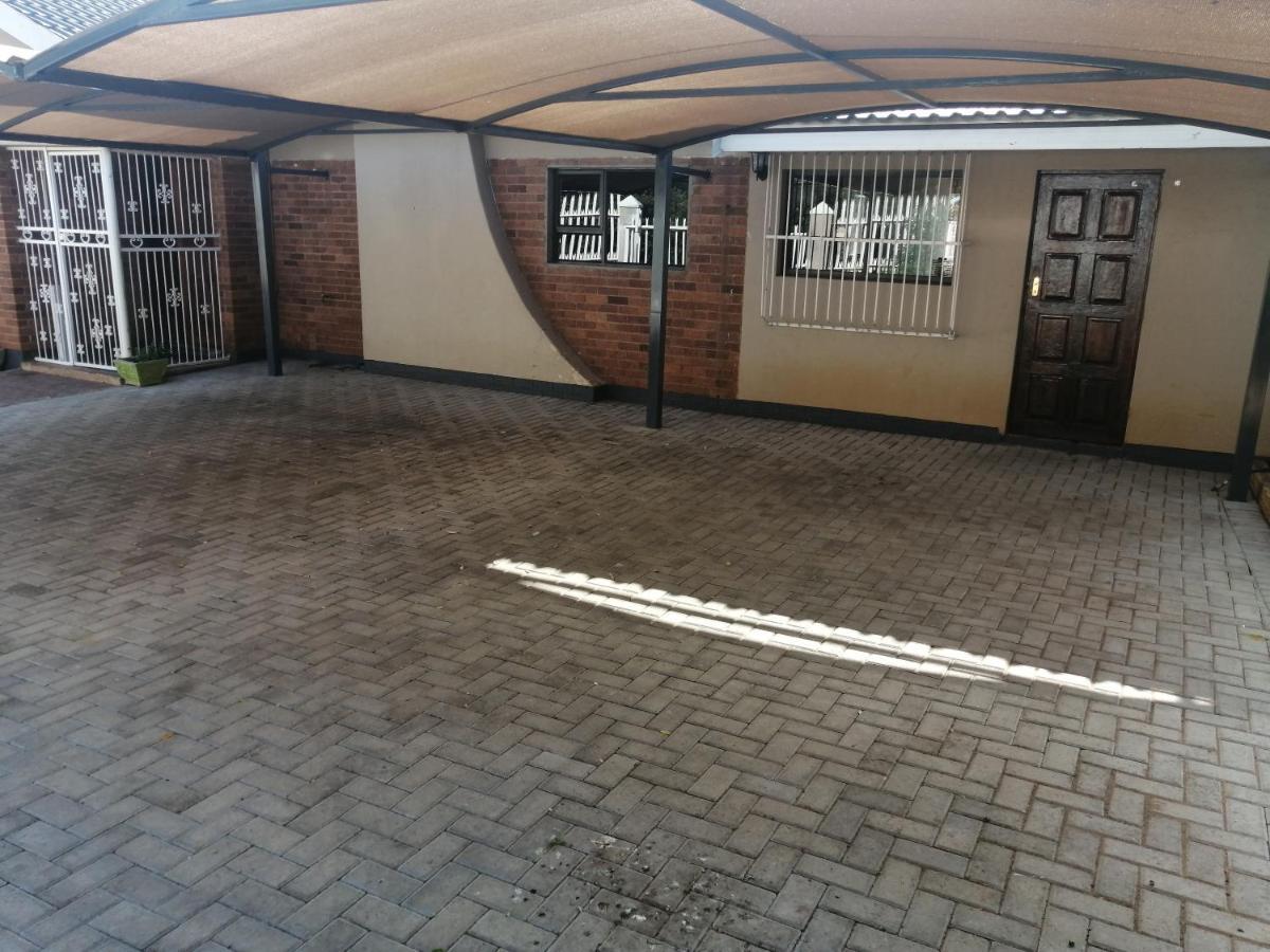 Midway Overnight Rooms Kimberley Esterno foto
