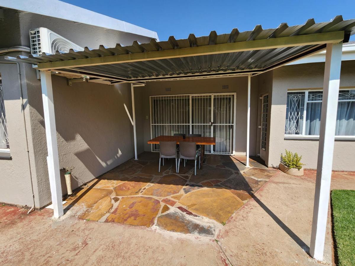Midway Overnight Rooms Kimberley Esterno foto