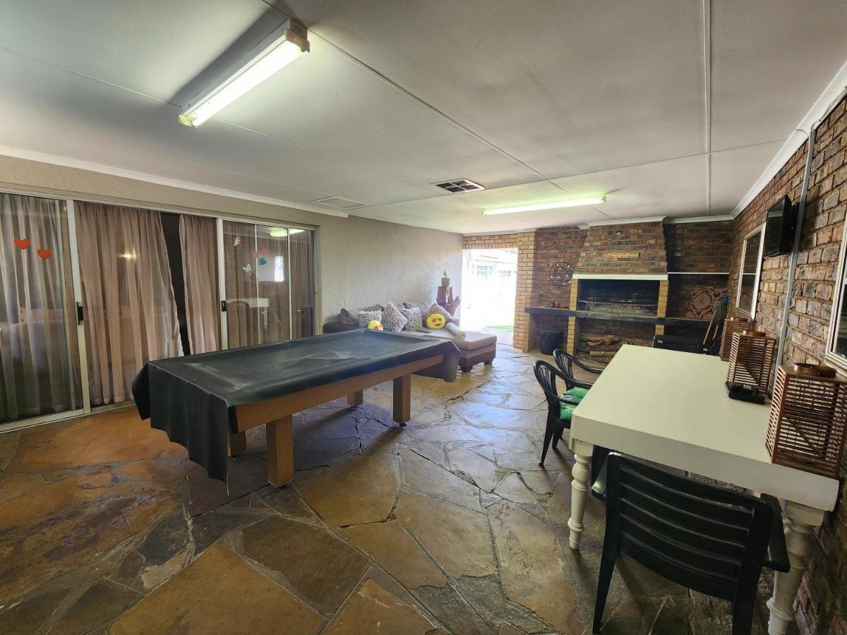 Midway Overnight Rooms Kimberley Esterno foto