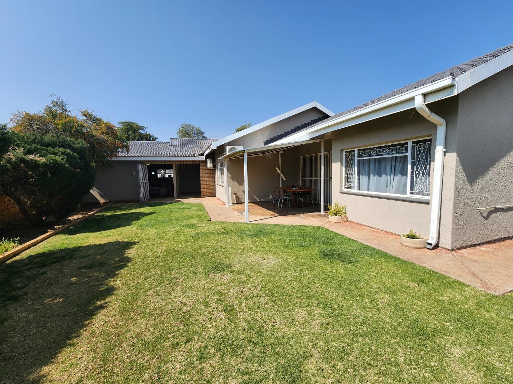 Midway Overnight Rooms Kimberley Esterno foto